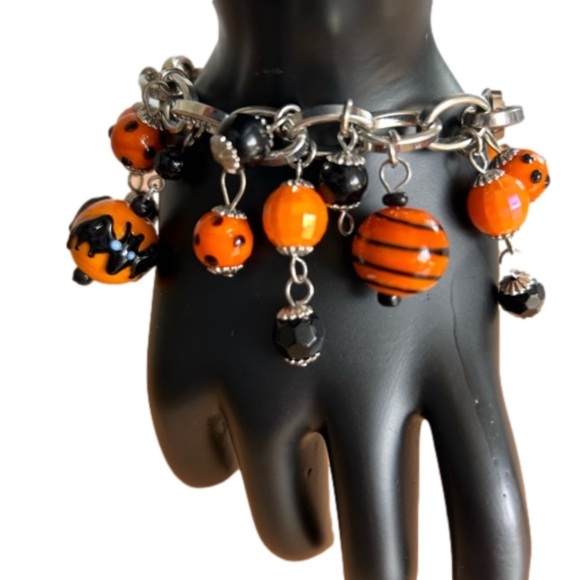 Silver Tone Art Glass Lampwork Beaded Chunky Halloween Bat Orange Black Bracelet - Picture 5 of 6